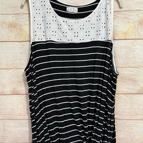 a.n.a Black and White Sleeveless Tank Top - Picture 1 of 8